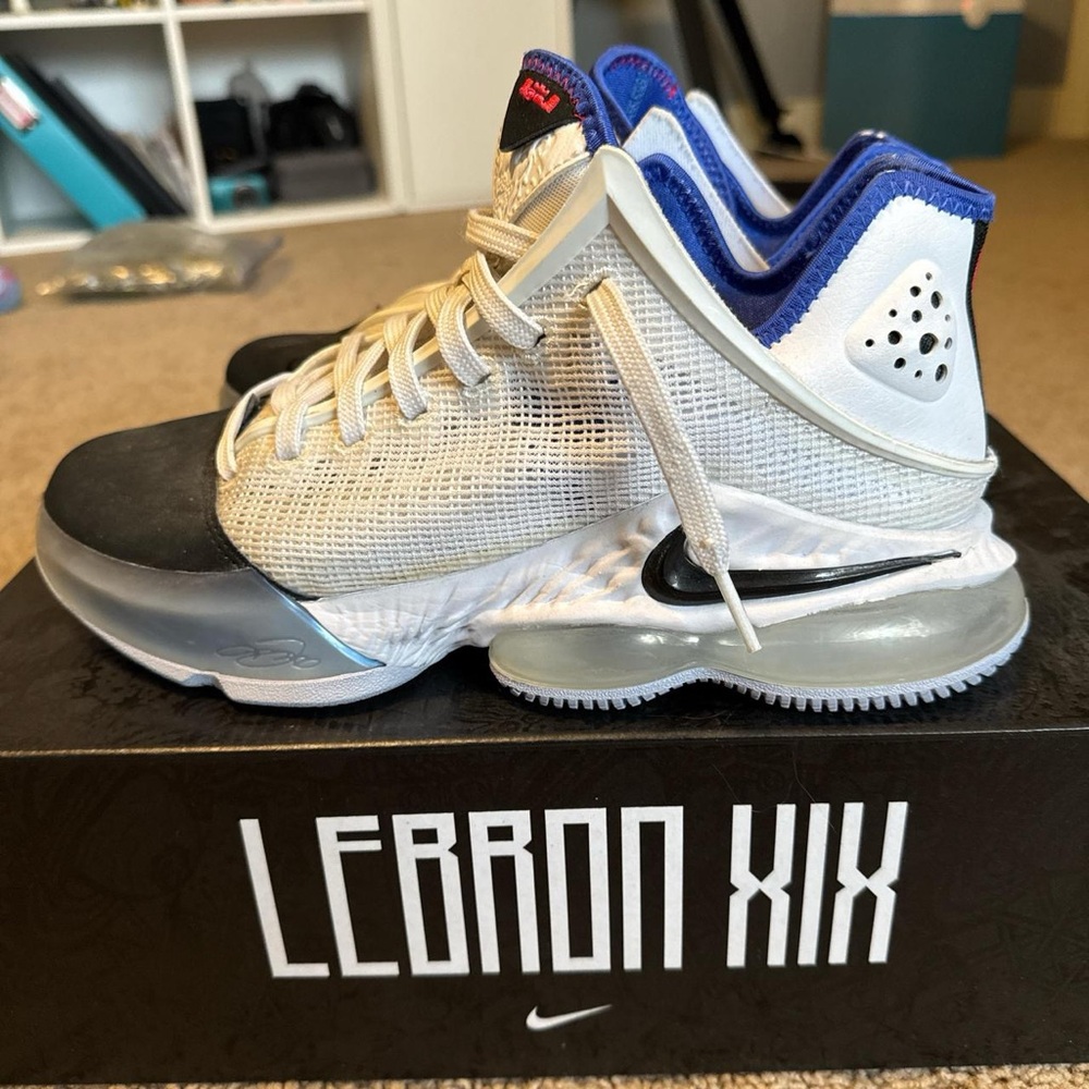 Nike LeBron XIX Basketball Shoes